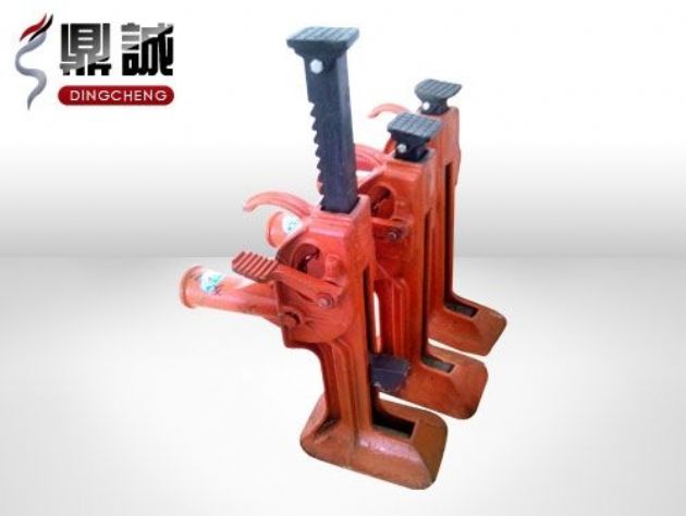 點擊查看詳細信息<br>標題：齒條式起道機 閱讀次數(shù)：4117